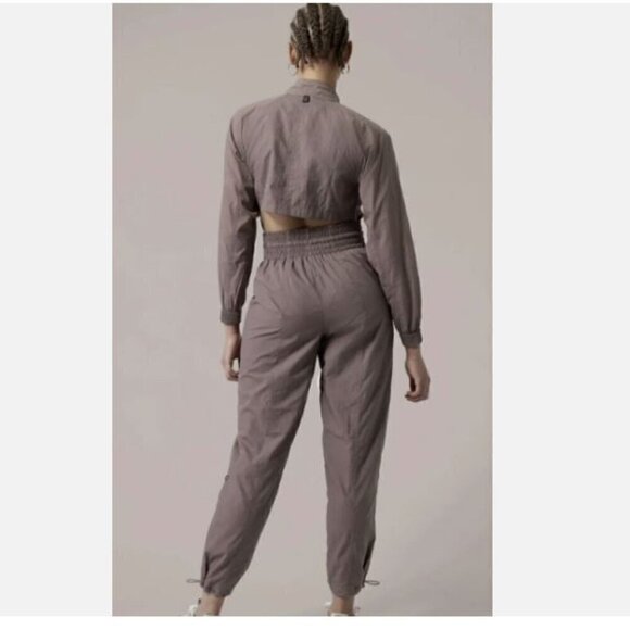 Athleta x Alicia Keys Parachute Open Back Utility Jumpsuit Smokey Almond RT$209 - Picture 4 of 10